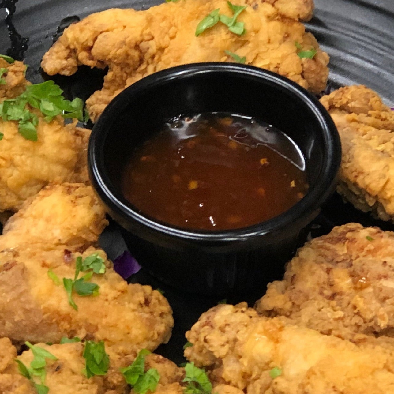 Spicy chicken wingettes tray